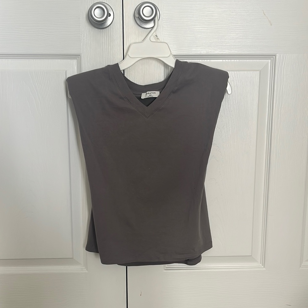 Aritzia Shoulder Pad Tee NWT.